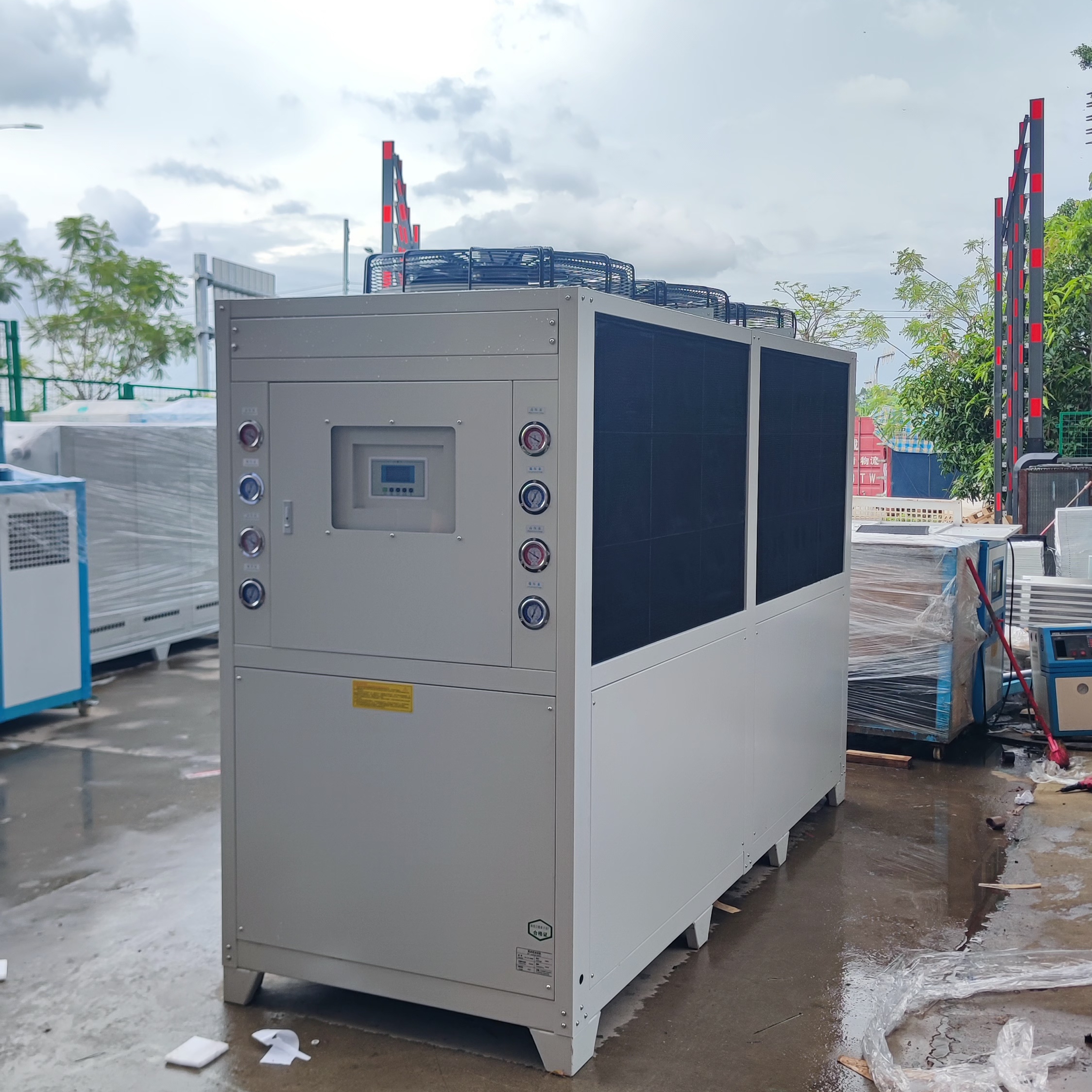 1764594289809429.jpg 64.jpg